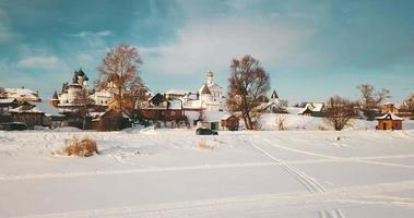 antenn panorama av de rostov Kreml, vinter- ryska landskap video