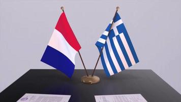 Griechenland und Frankreich National Flaggen auf Tabelle im diplomatisch Konferenz Zimmer. Politik Deal Zustimmung video