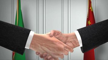 turkménistan et Chine fonctionnaires affaires réunion. diplomatie traiter animation. les partenaires poignée de main 4k video