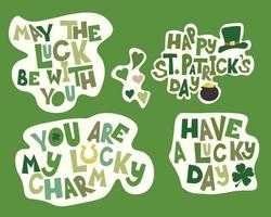 S t. patrick's día temática pegatina conjunto con mano dibujado letras y varios objetos en verde vector