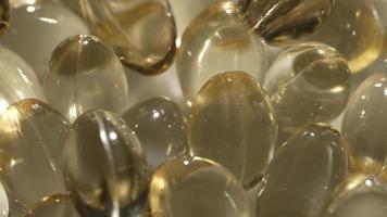 vitamine d, capsule omega 3, macro video
