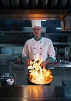 Chefs that specialize in cooking will be meticulous with every cooking process. Even minor details will not be overlooked. As with stir-fry, high heat will be used until a flaming flame appears photo