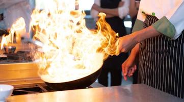 Chefs that specialize in cooking will be meticulous with every cooking process. Even minor details will not be overlooked. As with stir-fry, high heat will be used until a flaming flame appears photo