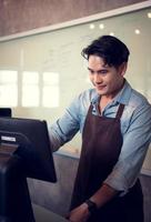 Technology is used in today's coffee shops to assist make them more convenient for both the owners and the customers. As an illustration, payments made via various apps photo