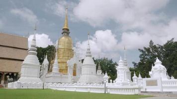 wat suan dok tempel mijlpaal beroemd plaats mijlpaal in Chiang mai video