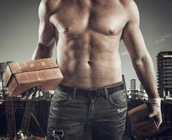 sin camisa construcción trabajador foto