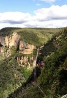 gobiernos salto caídas, azul montañas Australia foto