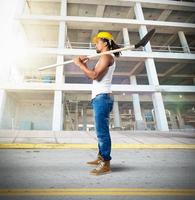 hombre en el edificio sitio foto