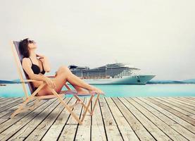 mujer en un crucero vacaciones foto