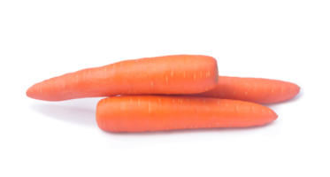 Tres naranja zanahorias vegetal en apilar aislado con recorte camino y sombra en png archivo formato
