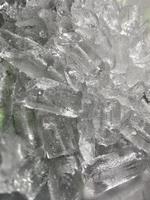 fondo de cubitos de hielo, textura de cubitos de hielo o fondo me hace sentir fresco y bien, en el verano, el hielo y las bebidas frías nos harán sentir relajados, hechos para el negocio de bebidas o refrescos. foto