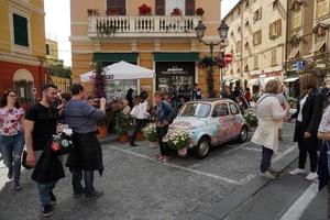 génova, italia - 5 de mayo de 2018 - euroflora regresa a génova en el escenario único de los parques nervi foto