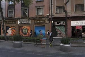 ciudad de méxico, méxico - 5 de noviembre de 2017 - gente en el mercado callejero de la ciudad foto