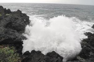 enormes olas del mar foto