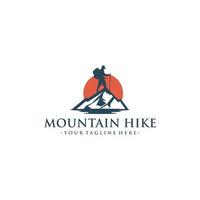 plantilla de vector de logotipo de caminata de montaña