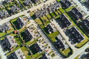 vista aérea del distrito residencial moderno en la ciudad de europa foto