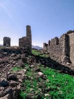 descubrir el misterios de historia como usted explorar el restos de un histórico castillo, un viaje mediante hora a el corazón de el pasado foto