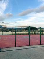 escénico ver desde un proximidad patio de recreo - un debe ver destino foto