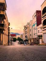 conectando asfalto la carretera de el del barrio arquitectónico paisaje foto