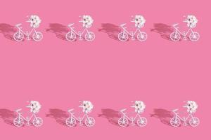 decorativo bicicletas con flores en rosado antecedentes con Copiar espacio foto