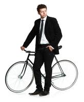 atractivo hombre en un clásico traje con un bicicleta en un blanco foto