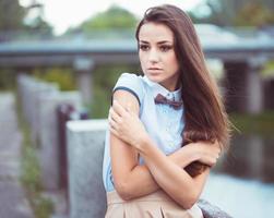 hermoso, esmeradamente vestido mujer, verano y estilo de vida foto