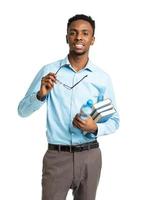 contento africano americano Universidad estudiante en pie con libros y botella de agua en su manos en blanco foto