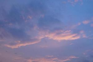 colorido nube y cielo puesta de sol foto