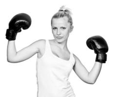 hermosa rubia niña en boxeo guantes foto