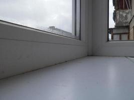 calentamiento y revestimiento con losas de un balcón en un Departamento casa foto