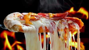 pizza cotta nel forno a legna video