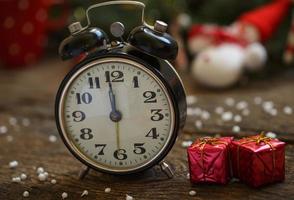 Clásico reloj en Navidad antecedentes foto