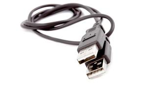 cable USB en blanco antecedentes foto