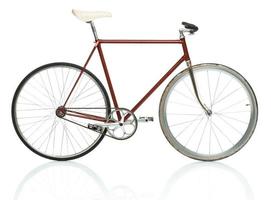 elegante hipster bicicleta aislado en blanco foto