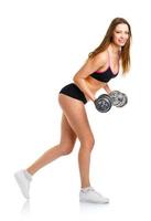contento atlético mujer con pesas haciendo deporte ejercicio, aislado en blanco foto