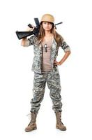 soldado joven bello niña vestido en un camuflaje con un pistola en su mano foto
