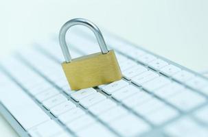 seguridad bloquear en blanco computadora teclado foto