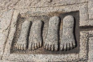 huellas de señor rama y lakshmana cerca sugreva cueva en hampi foto