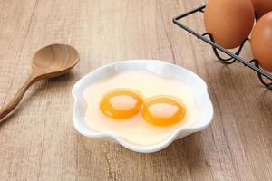 huevo cortar abierto, orgánico pollo huevo yema de huevo, comida ingrediente