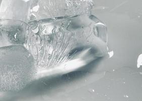 fondo de cubitos de hielo, textura de cubitos de hielo o fondo me hace sentir fresco y bien, en el verano, el hielo y las bebidas frías nos harán sentir relajados, hechos para el negocio de bebidas o refrescos. foto