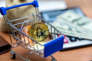 monedas y bitcoins de inversores, comerciantes foto