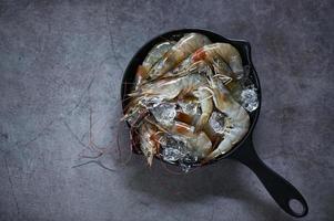 Raw shrimps prawns on ice in bowl, Fresh shrimp seafood , white shrimp photo