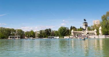 ensoleillé après midi dans Madrid parque del retraite video