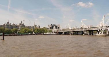 ensoleillé journée par le Tamise rivière dans Londres video
