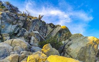 montaña panorama acantilados rocas montañoso tropical paisaje puerto escondido México. foto