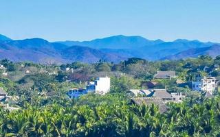 montaña panorama acantilados rocas montañoso tropical paisaje puerto escondido México. foto