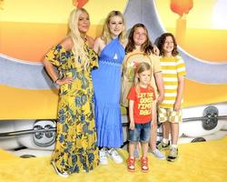 LOS ANGELES  JUN 25  Tori Spelling her children at the Minions The Rise of Gru Premiere at the TCL Chinese Theater IMAX on June 25 2022 in Los Angeles CA photo