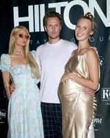 LOS ANGELES  JUN 28  Paris Hilton Barron Hilton Tessa Hilton at the Tessa and Barron N Hiltons Summer Soiree at Private Residence on June 28 2022 in Brentwood CA photo