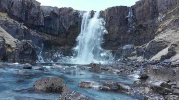 gufufoss cascade dans Islande video