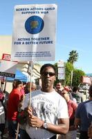 Isaiah WashingtonActors Support WGA Strike Paramount StudiosDecember 12 2007Los Angeles CA2007 photo